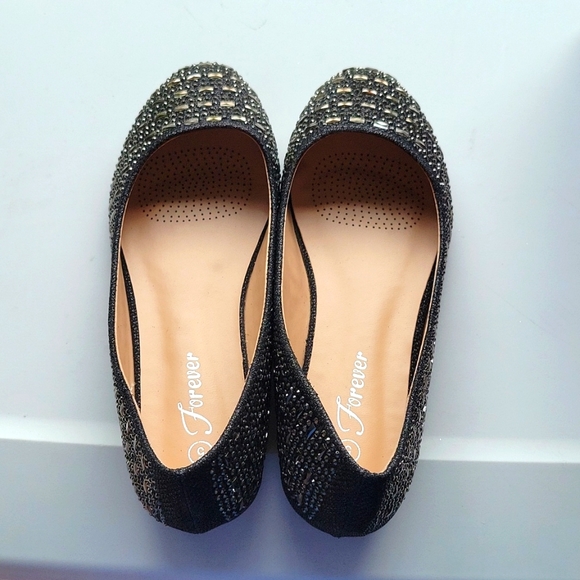 Woman's Ballet Flats - Picture 2 of 9